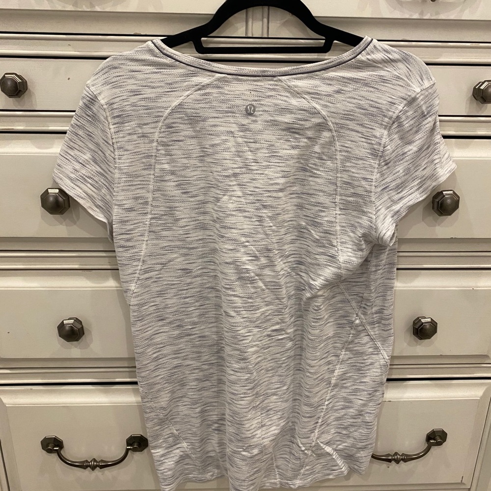 Lululemon tee
